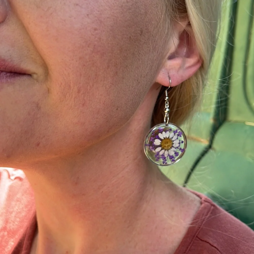 New Handmade Dried and Pressed Flower Resin Disk Earrings - Picture 8 of 17